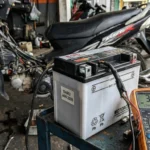 penyebab aki motor tekor padahal baru